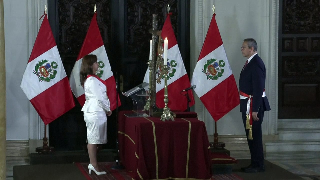 Presidente do Peru empossa novo gabinete