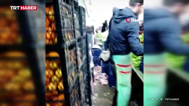 İstanbul'da çadırını bağlamaya çalışan pazarcı uçma tehlikesi yaşadı