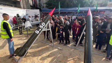 حماس تعرض صواريخ وطائرات مسيرة في معرض في غزة