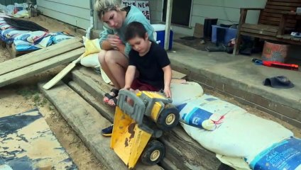Echuca residents call for levee to come down as floodwater dries up