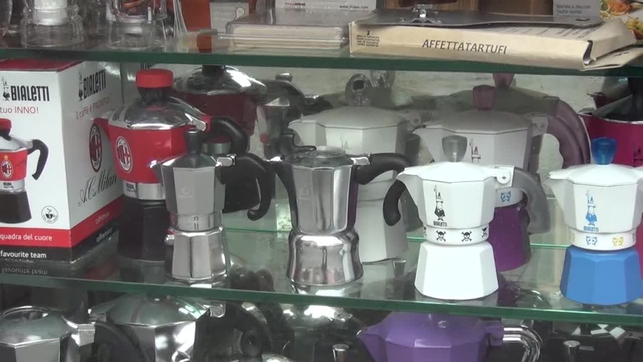 Macchine da caffe' e frutta nella top dei rincari
