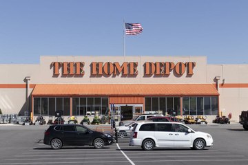 Tennessee Home Depot Employees Find Envelope Stuffed With Cash, Return It To Panicked Customer