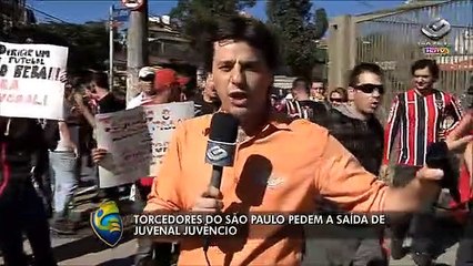 Antes de clássico, são-paulinos protestam contra diretoria