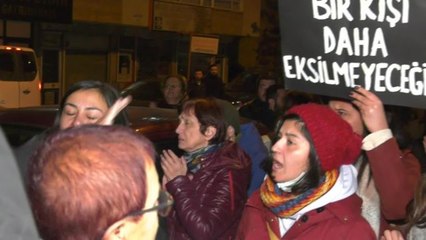 Ankaralı Kadınlar, Çankaya'da Bir Kadının Silahlı Saldırıya Uğramasını Protesto Etti: "Pelin'in Verdiği Yaşam Mücadelesi Hepimizin Mücadelesidir.