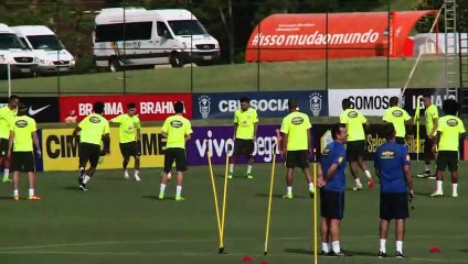 Neymar sente desconforto, mas lesão é descartada