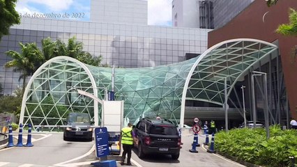 Pelé apresenta melhora, mas sem "previsão de alta"