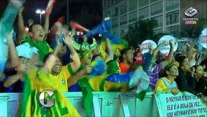 Torcida assiste a massacre brasileiro no Vale do Anhangabaú