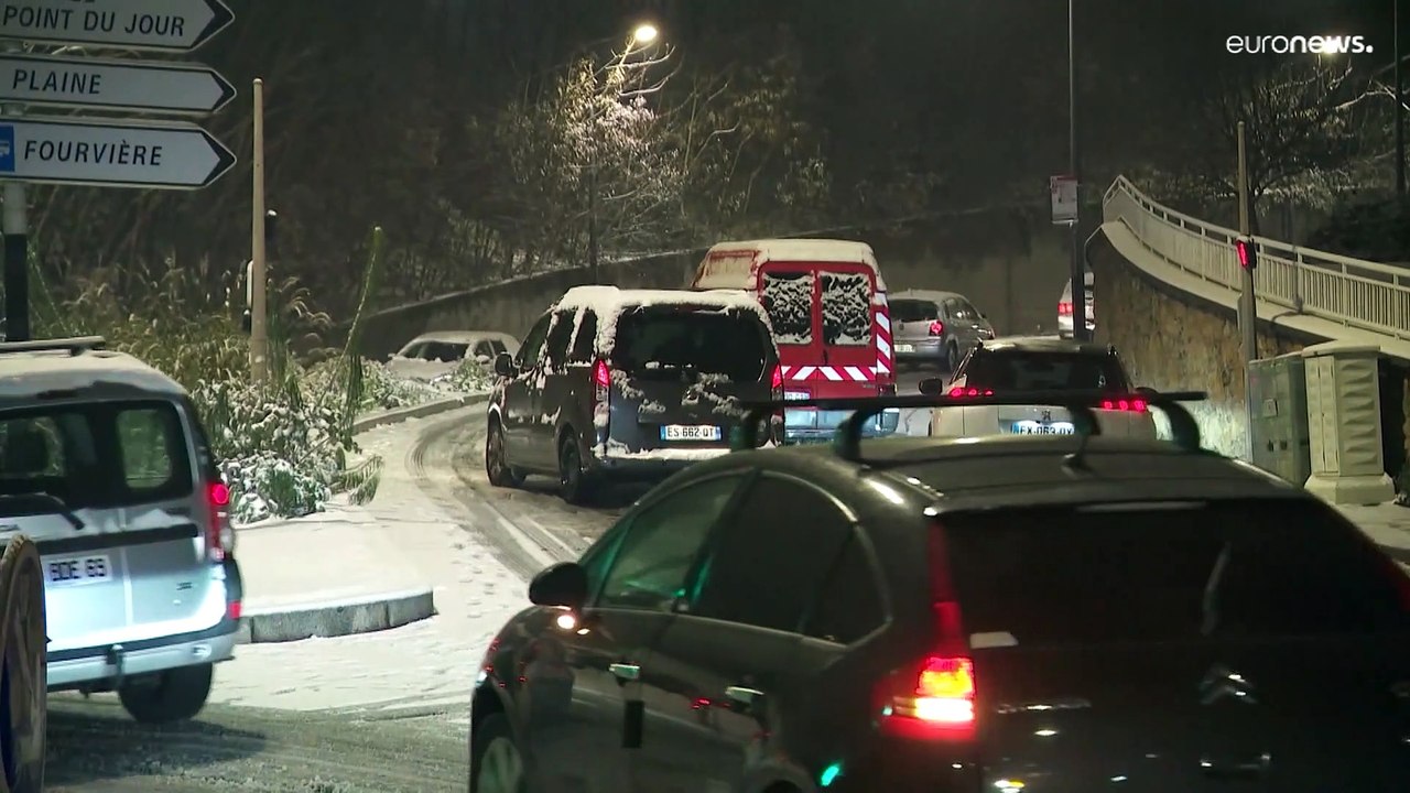 Wintereinbruch in Frankreich: Pariser Flughäfen annullieren Flüge