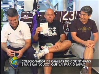 Corintiano fanático coleciona camisas de seu clube do coração