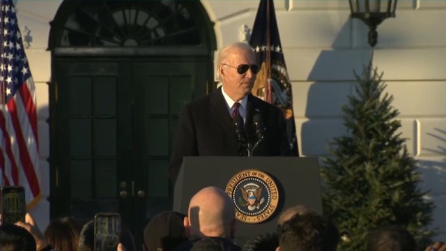 Presidente de EE.UU. firma una ley que protege el matrimonio igualitario