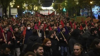 Yunanistan'da polisin ateşiyle ölen çocuk için düzenlenen eylemde olay çıktı