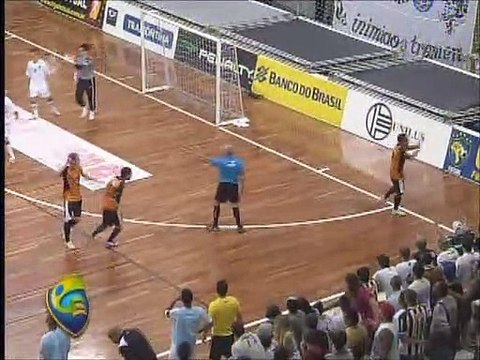 Sem Falcão, Santos conquista título da Liga Futsal nos pênaltis