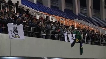 Diante de torcida, Santos faz treino de dois toques