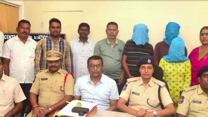 వరంగల్ వెస్ట్: బాబోయ్ దొంగలు.. వృద్ధురాలి కళ్లలో కారం చల్లి దోపిడీ..!