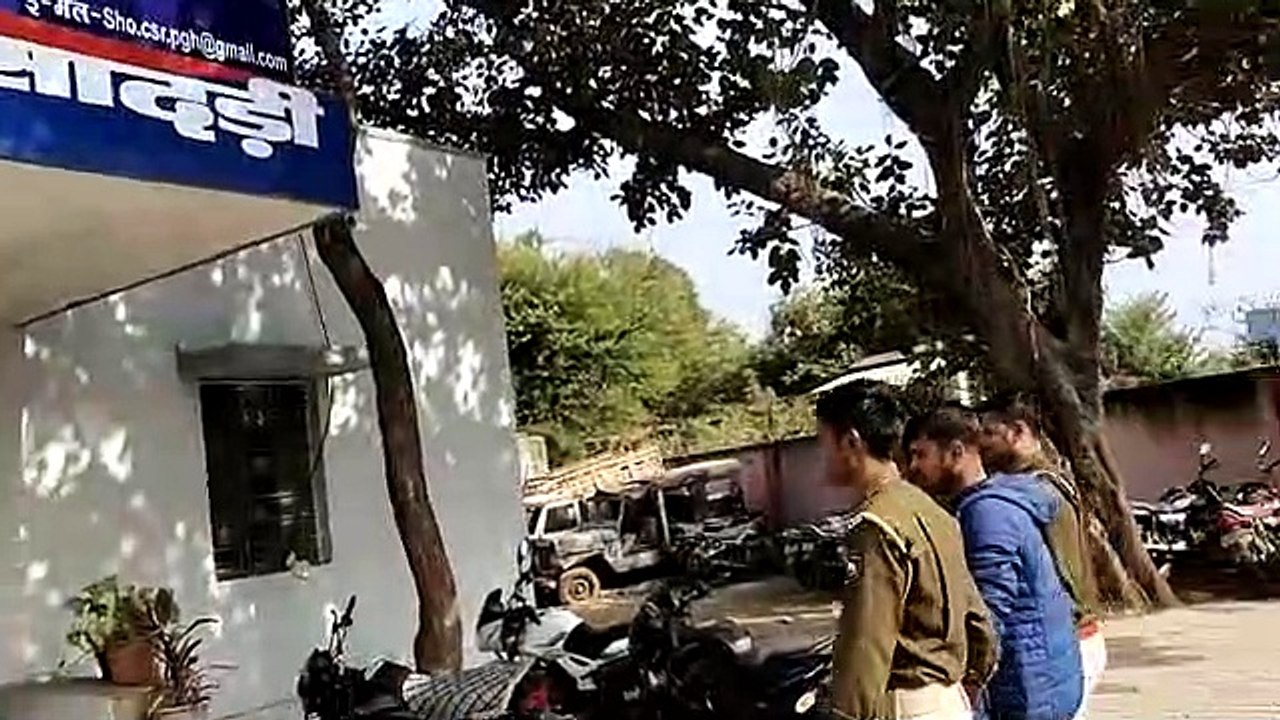 एटीएस के इनामी आरोपी को लोडेड पिस्टल औरदो जिंदा...