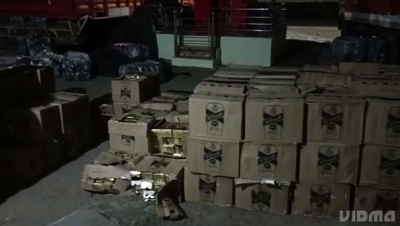 कपड़ों की कतरन की आड़ में हो रही शराब तस्करी