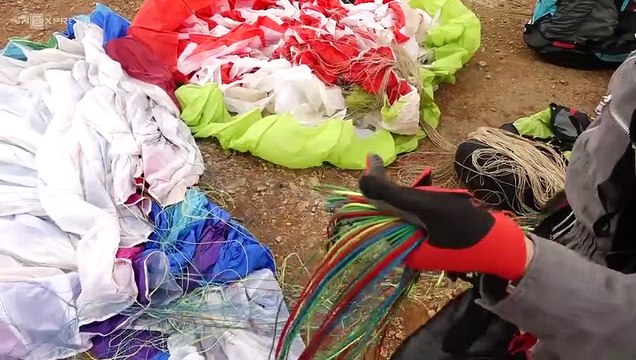 Giới Trẻ Hà Thành Trãi Nghiệm Môn Thể Thao Dù Lượn Sau Thời Gian Giãn Cách