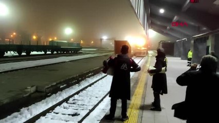 KARS-TURİSTİK DOĞU EKSPRESİ SON DURAĞI KARS'TA COŞKUYLA KARŞILANDI