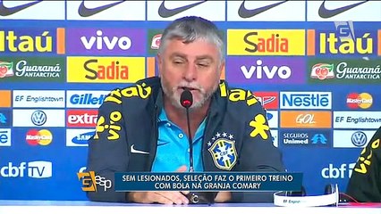 Seleção vai a campo e treina com bola pela primeira vez