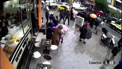 İSTANBUL-GAZİOSMANPAŞA'DA TRAFİKTE KAVGA
