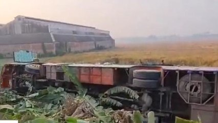 হুগলি: নয়ানজুলিতে বাস, ভয়াবহ দুর্ঘটনায় মৃত ১, জখম ৩০