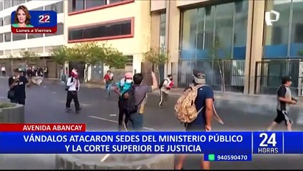 Télécharger la video: Vándalos causaron destrozos en el Ministerio Público y la Corte Superior de Justicia en Lima