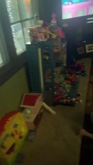 Little Girl Spots the Grinch Outside