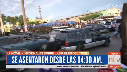 Download Video: Comerciantes informales logran asentarse en las rieles del tren, tras intento de diálogo fallido con el municipio