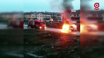 Alev topuna dönen araçtan geriye demir yığınları kaldı