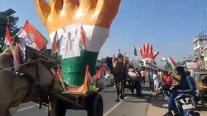 जयपुर से कलाकारों के साथ दौसा जाती भारत जोड़ो यात्रा