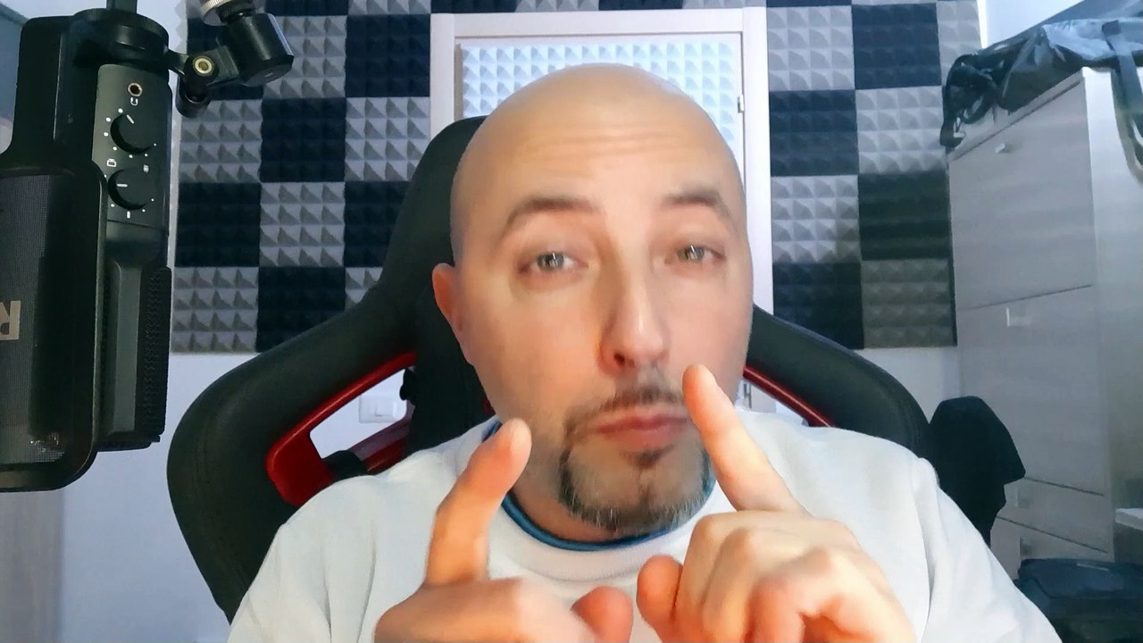 Grande serie di Gaffe al telegiornale Rai non sa di essere in onda e parte la confessione privata