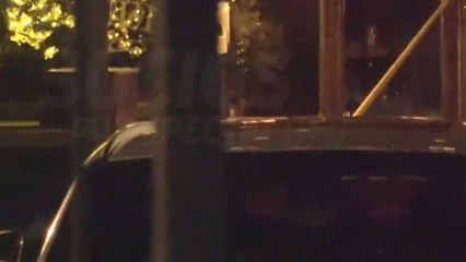 El apasionado beso de Wanda Nara y L-Gante en un coche