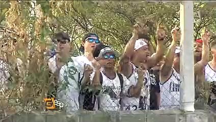 Torcida faz protesto em frente ao CT do Corinthians