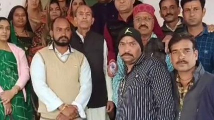 देवास :⁠ जनपद सदस्य और अध्यक्ष पहुंचे कलेक्टर कार्यालय, बोले मानदेय बढ़ाओ