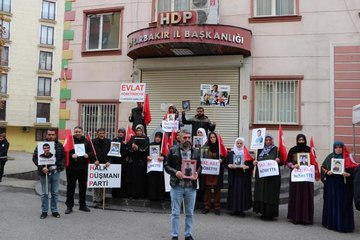 Diyarbakır annelerinin oturma eylemine iki aile daha katıldı