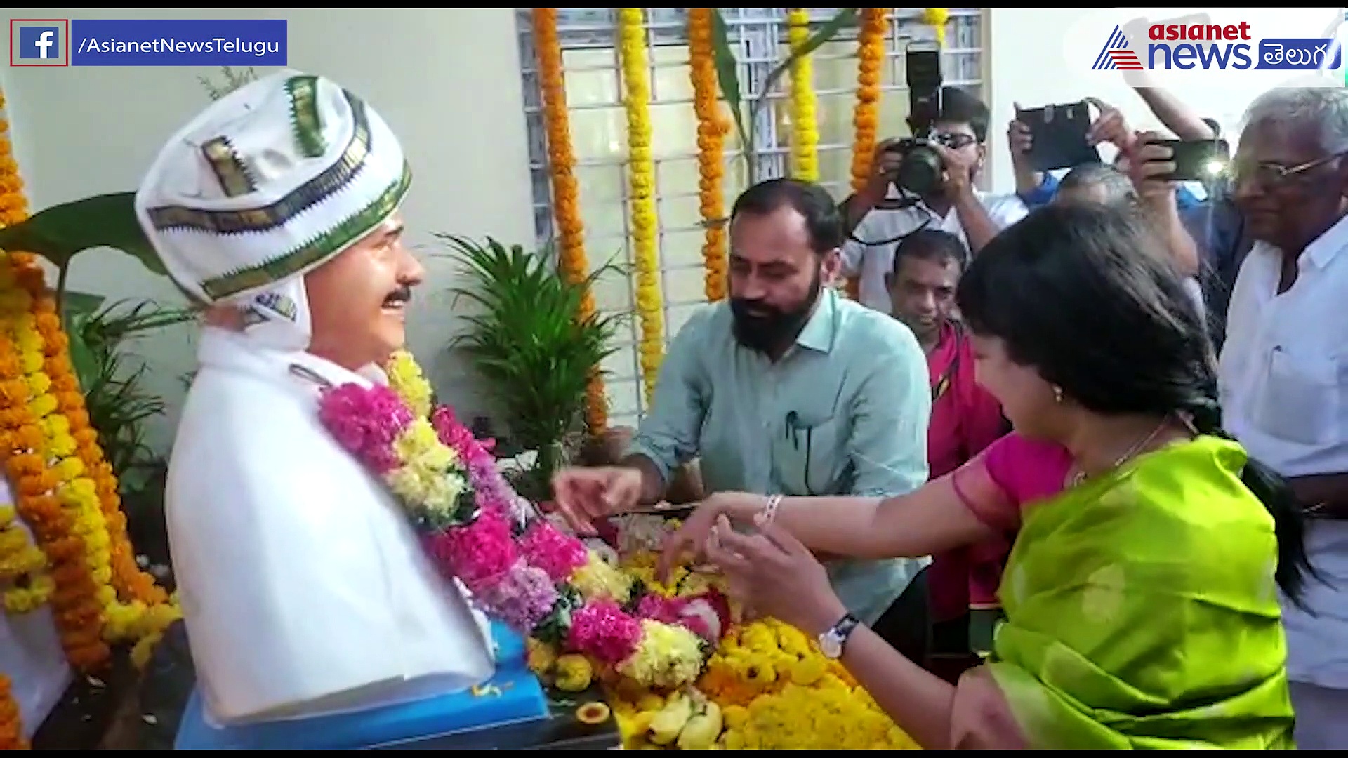 మంగళగిరిలో అర్బన్ హెల్త్ కేర్ సెంటర్ ప్రారంభించిన శ్రీలక్ష్మి... 