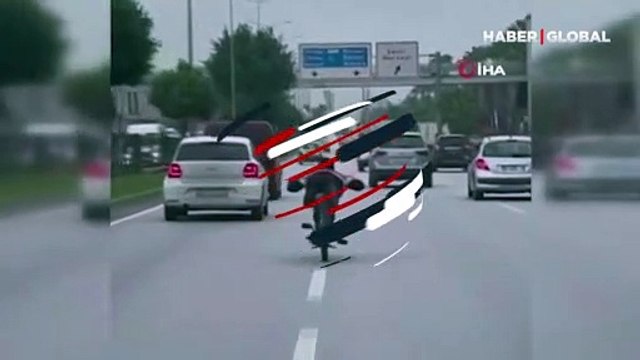 Trafikte görenleri hayrete düşüren görüntü! Sosyal medyada büyük tepki topladı