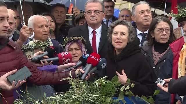 CHP ve HDP milletvekilleri, Meclis'te zeytin üreticileriyle basın toplantısı düzenledi