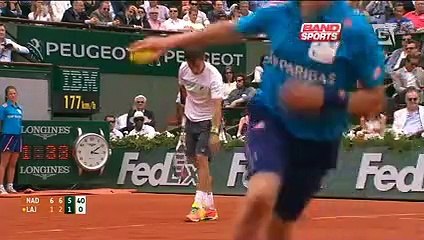 Rafael Nadal atropela sérvio em Roland Garros