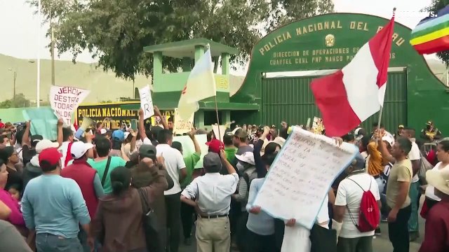 Власти Перу вводят режим ЧП на территории всей страны