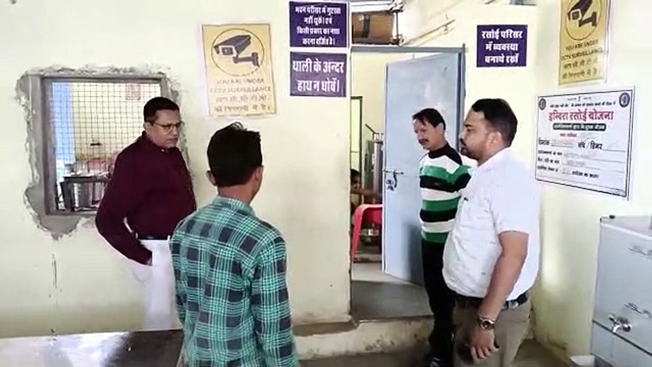 इंदिरा रसोई का किया निरीक्षण, परखी व्यवस्थाएं