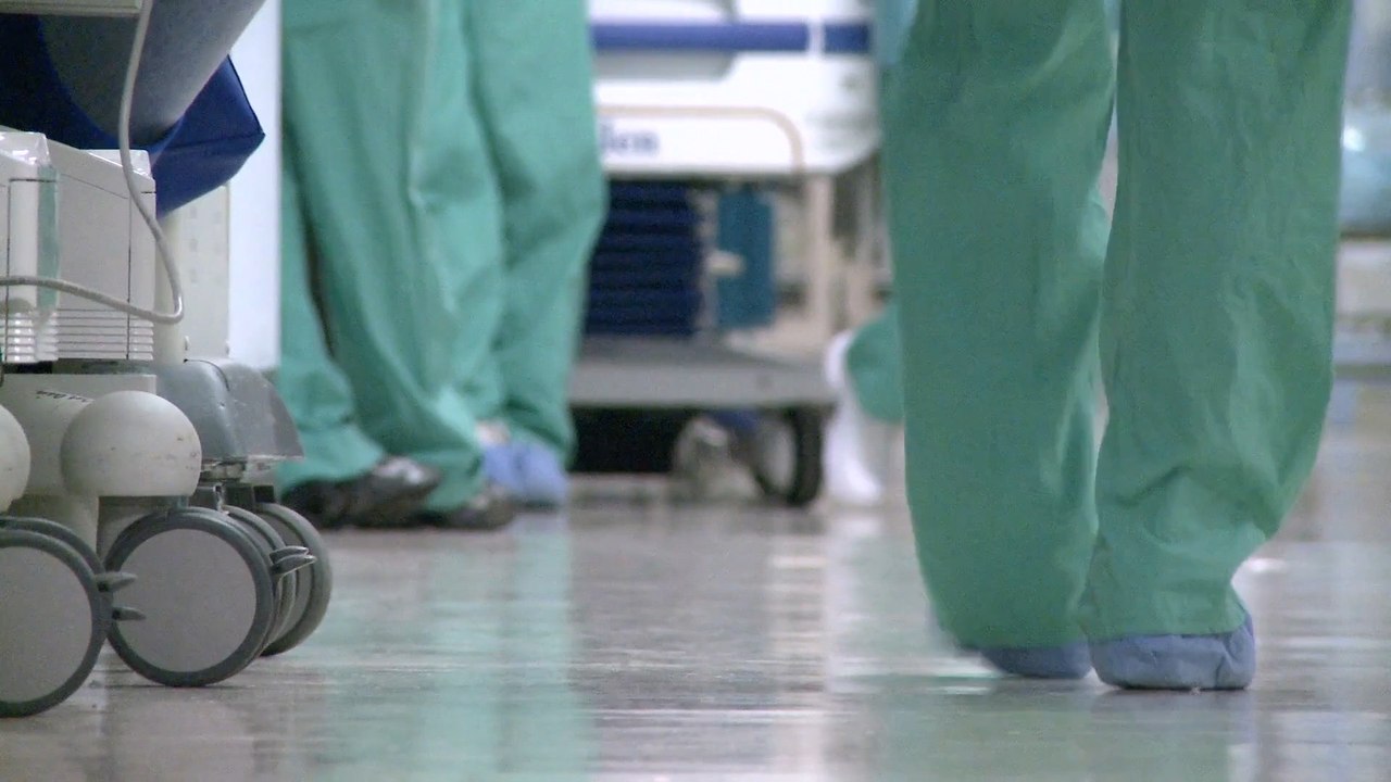 NHS waiting times: Thousands of people waiting in A&E for over 12 hours