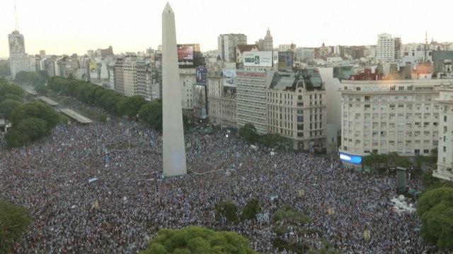 Crowds Go Wild in Buenos Aires Celebrating Argentina’s World Cup Semi-final Victory Over Croatia