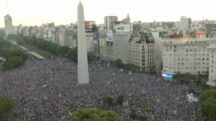 Crowds Go Wild in Buenos Aires Celebrating Argentina’s World Cup Semi-final Victory Over Croatia