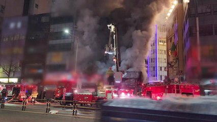 서울 남대문시장 인근 상가 화재...상가 4곳 불타 / YTN