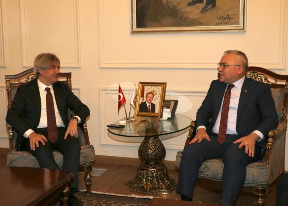 BAKAN YARDIMCISI DEMİRCAN KIZ KULESİ'NDE GAYET İYİ BİR RESTORASYON OLUYOR