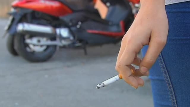 Nueva Zelanda prohibe de por vida comprar tabaco a los adolescentes de 13 años