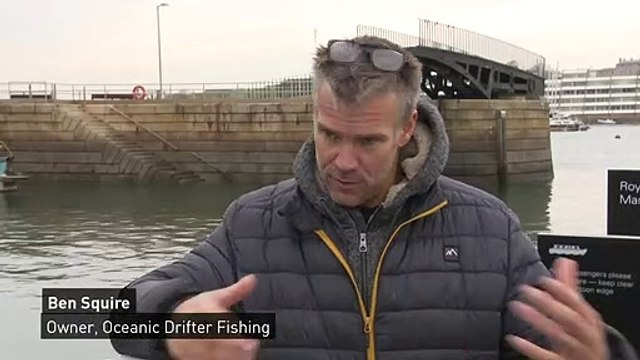 Fishermen pull 31 people from Channel as boat capsizes