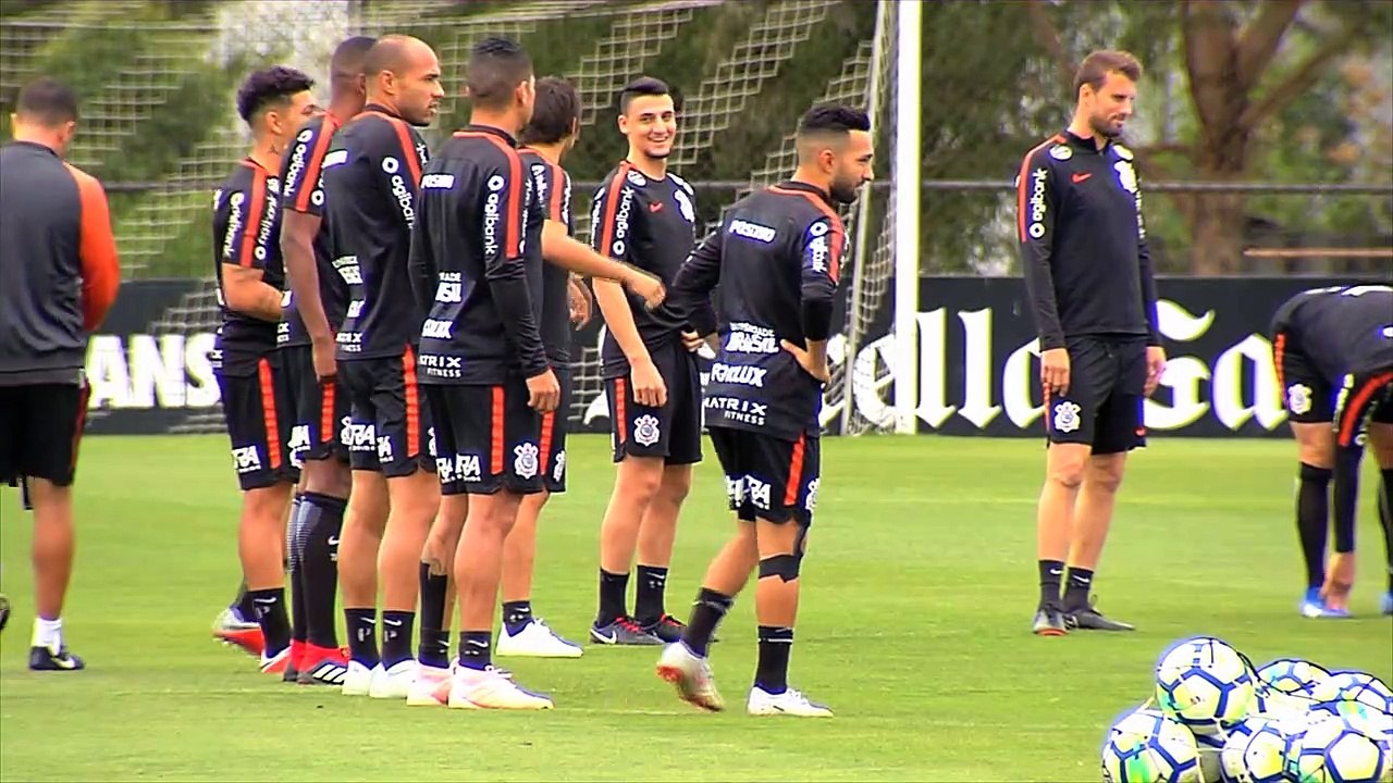 Corinthians se prepara para enfrentar o Inter veja imagens do treino