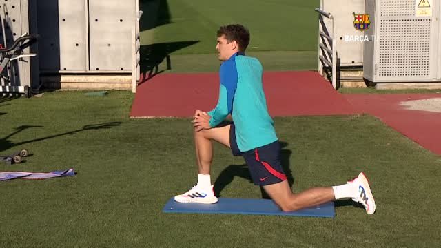 El Barça continúa preparando su derbi del último día del año